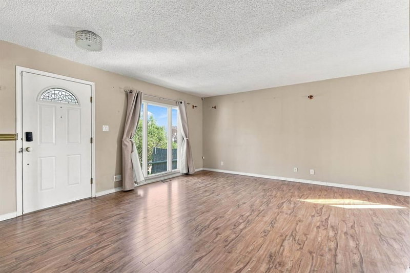 619 101 Avenue SW, Southwood — interior photo