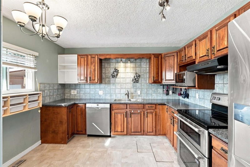 619 101 Avenue SW, Southwood — interior photo 6