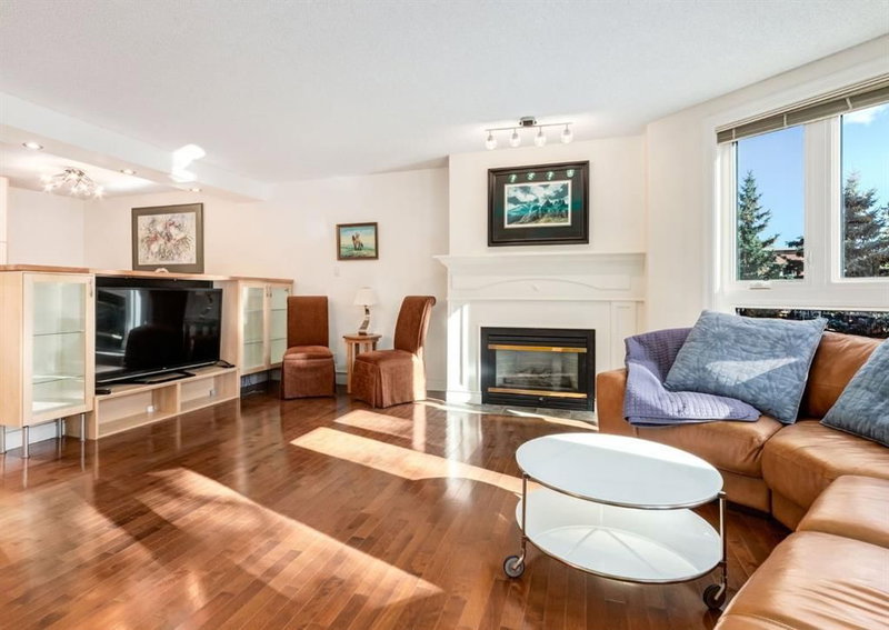 8402, 400 Eau Claire Avenue SW, Eau Claire — interior photo