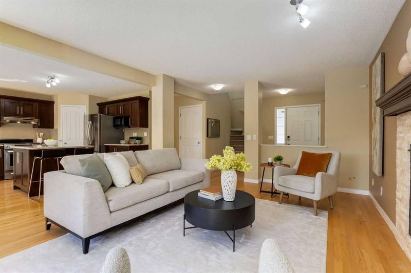 38 Spring Crescent SW, Springbank Hill — interior photo 5