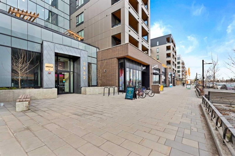 310 - 3932 University Avenue NW