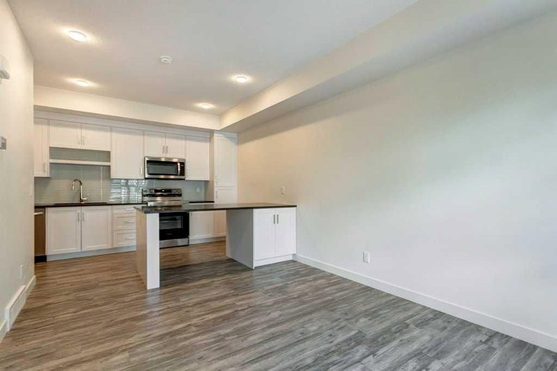 3105, 100 Walgrove Court SE, Walden — interior photo 7