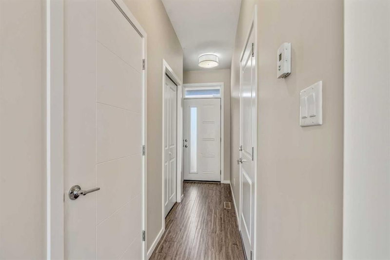 3 - 462 Highlands Boulevard W