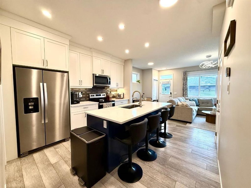 1501 3 Street SE, Montrose — interior photo