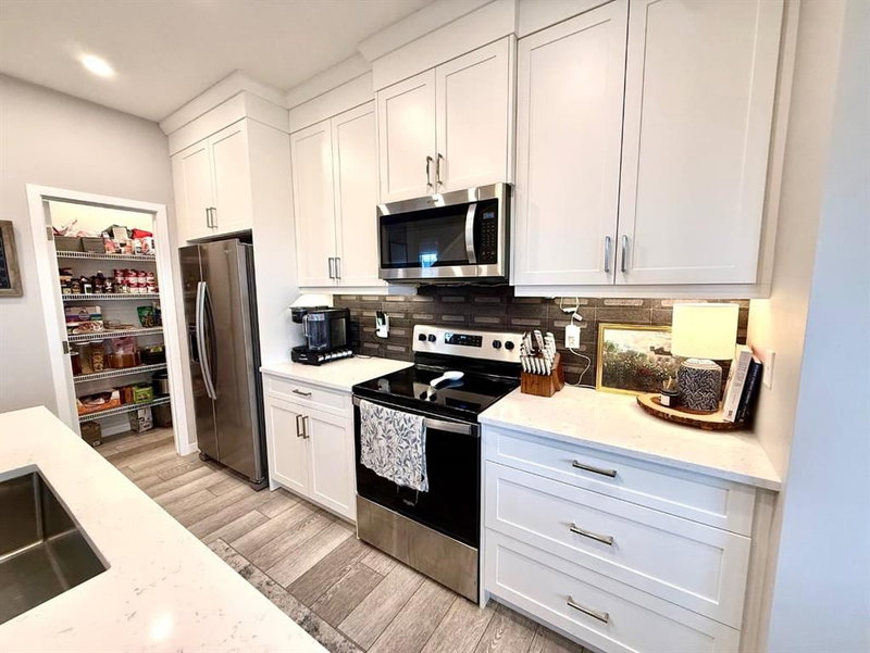 1501 3 Street SE, Montrose — interior photo 5