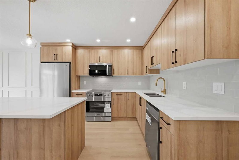 1387 Berkley Drive NW, Beddington Heights — interior photo 6