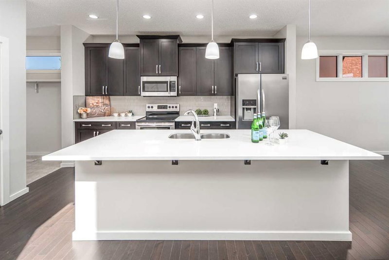 25 Marquis Place SE, Mahogany — interior photo