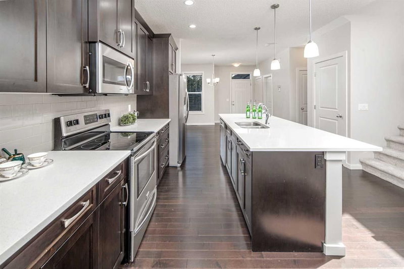 25 Marquis Place SE, Mahogany — interior photo 5