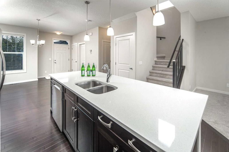 25 Marquis Place SE, Mahogany — interior photo 7