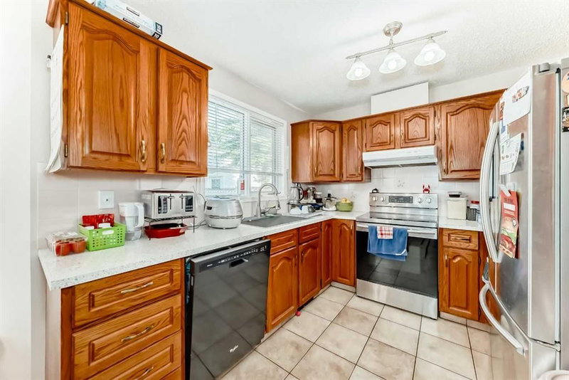 77 Eldorado Close NE, Monterey Park — interior photo