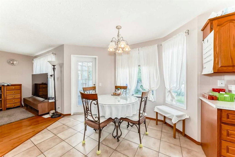 77 Eldorado Close NE, Monterey Park — interior photo 6