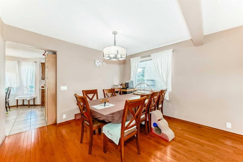 77 Eldorado Close NE, Monterey Park — interior photo 7