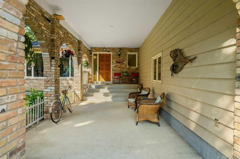 63 Wolf Drive, Redwood Meadows — photo 3