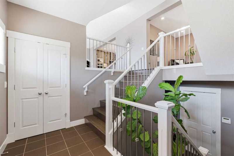 191 Springbluff Heights SW, Springbank Hill — interior photo