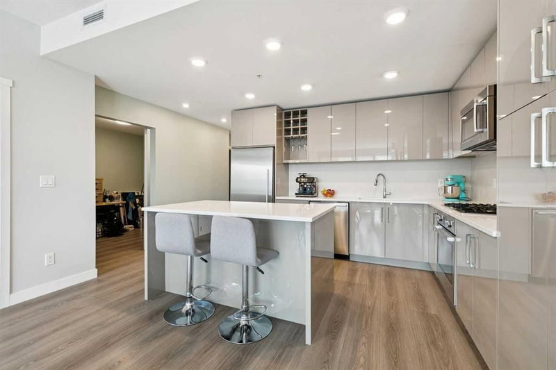 201, 301 10 Street NW, Hillhurst — interior photo 6