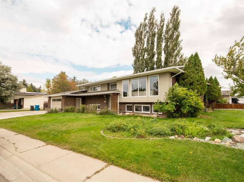 46 Laval Court W