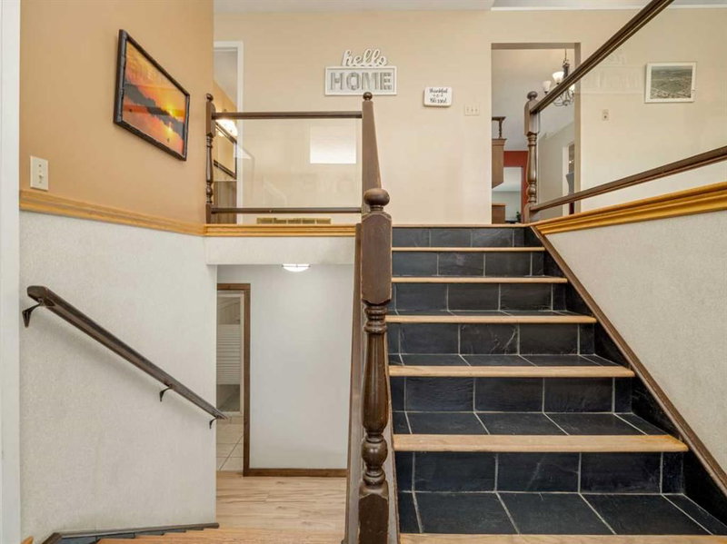 46 Laval Court W