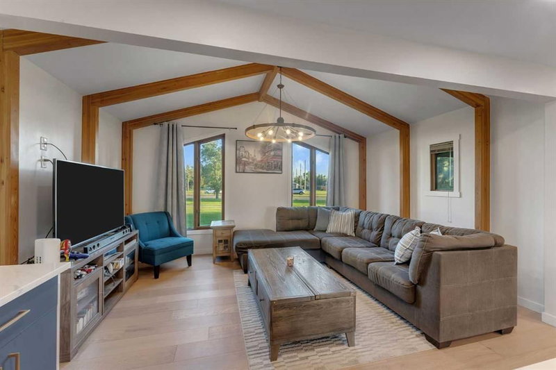 6036 Memorial Drive NE, Marlborough Park — interior photo 5