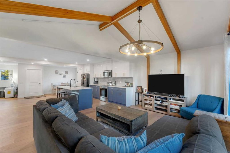 6036 Memorial Drive NE, Marlborough Park — interior photo 7