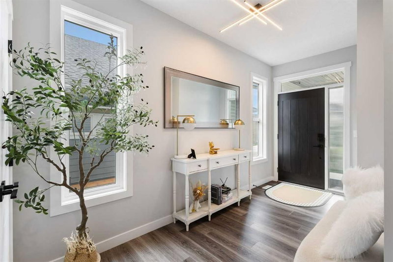 100 Crestbrook View SW, Crestmont — interior photo 5