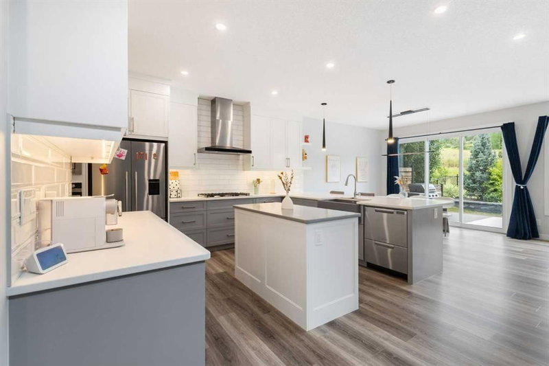 100 Crestbrook View SW, Crestmont — interior photo 6