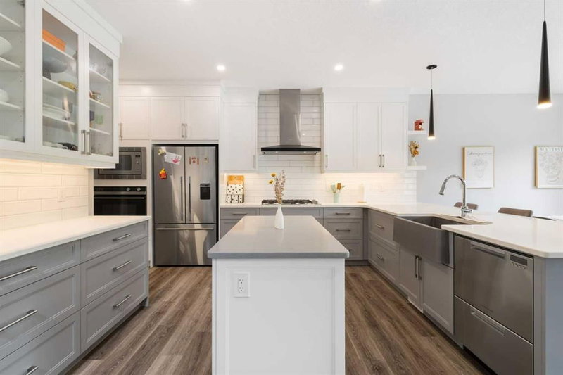 100 Crestbrook View SW, Crestmont — interior photo 7