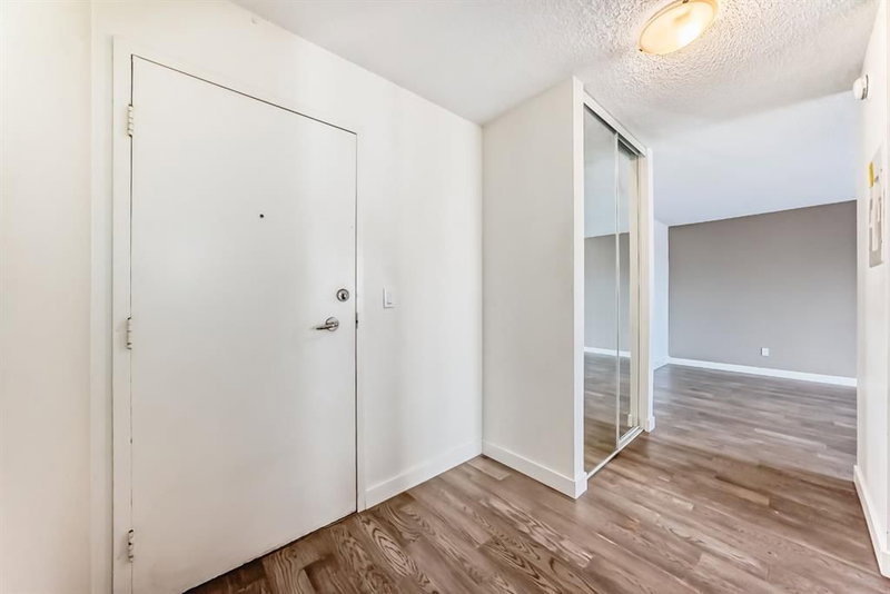 302, 4455A Greenview Drive NE, Greenview — interior photo