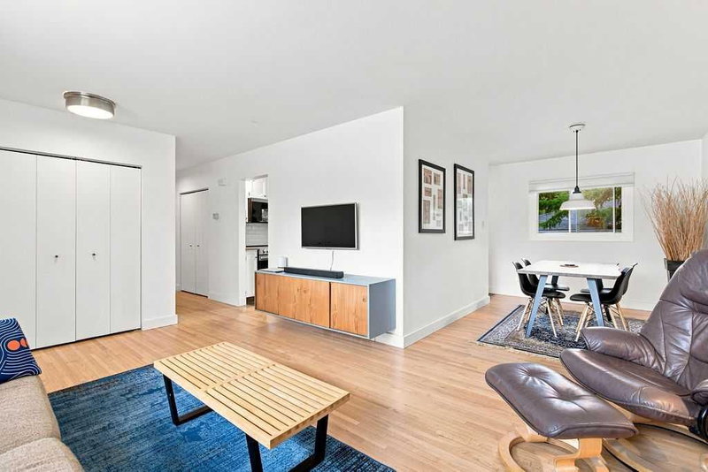 7204 5 Street SW, Kingsland — interior photo 5