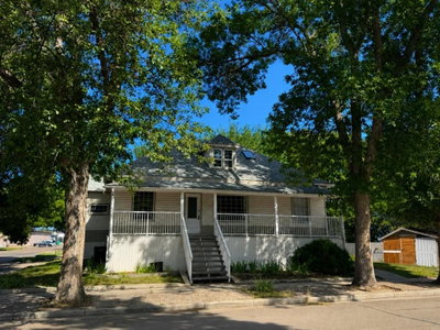 804 8 Street SE