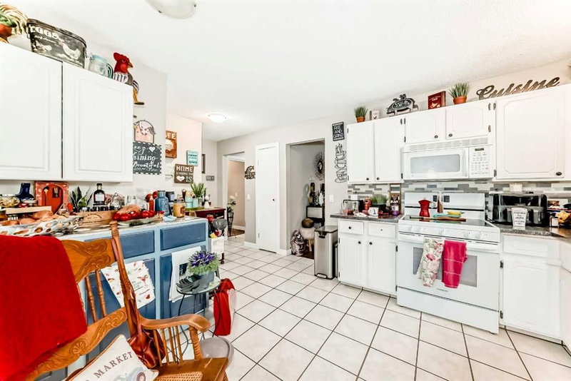 20 Deermont Way SE, Deer Ridge — interior photo 5