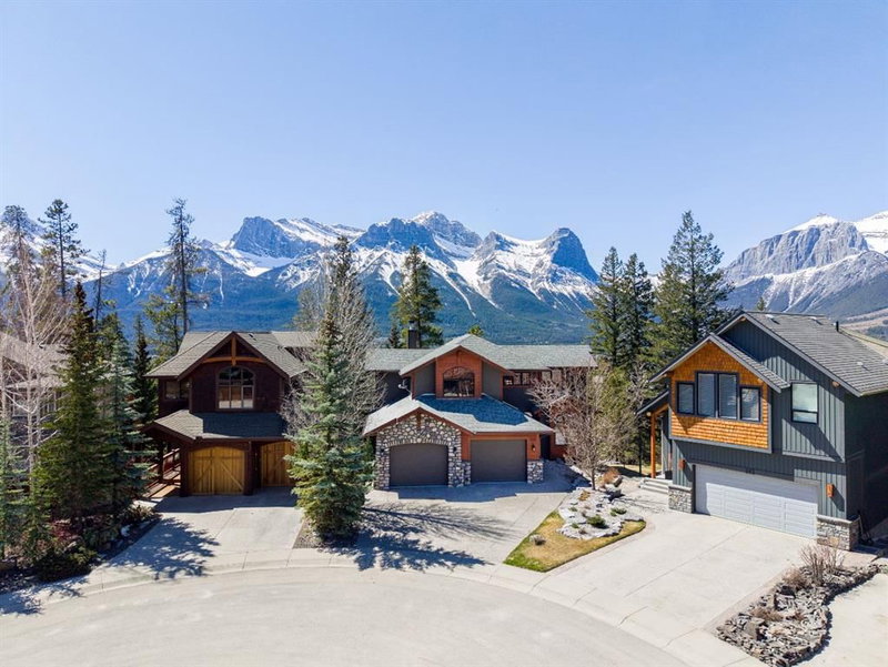 Listing at 389 Eagle Heights, Eagle Terrace