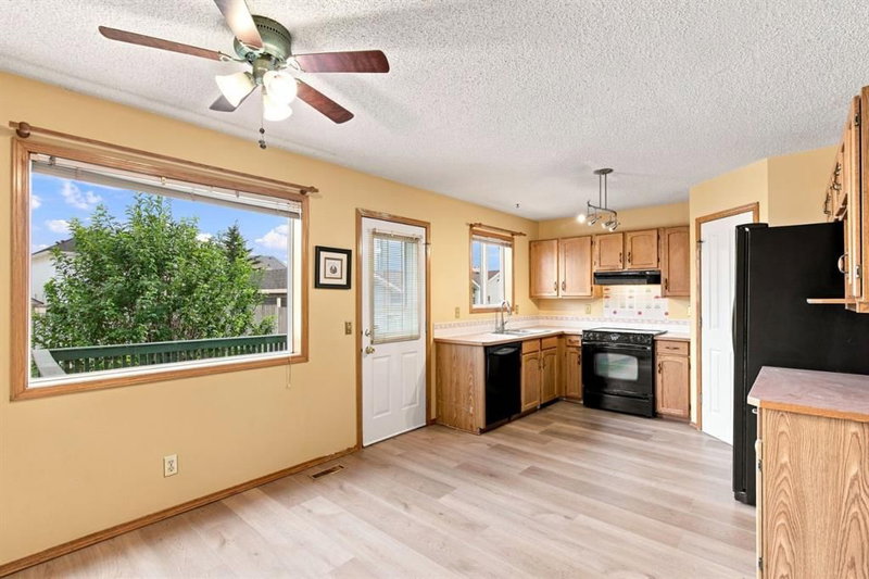 219 Coral Springs Circle NE, Coral Springs — interior photo 6