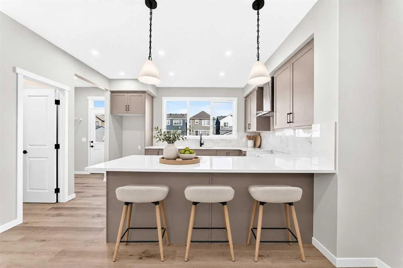 72 Mercado Road SE