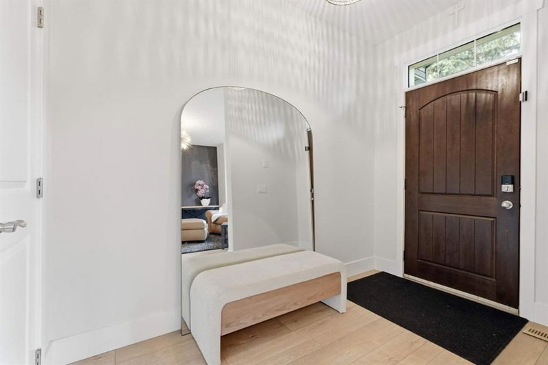 1903 26 Avenue SW, South Calgary — interior photo
