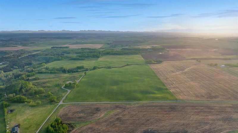 RR40 South Of Twp Rd 293, Rural Mountain View County — interior photo