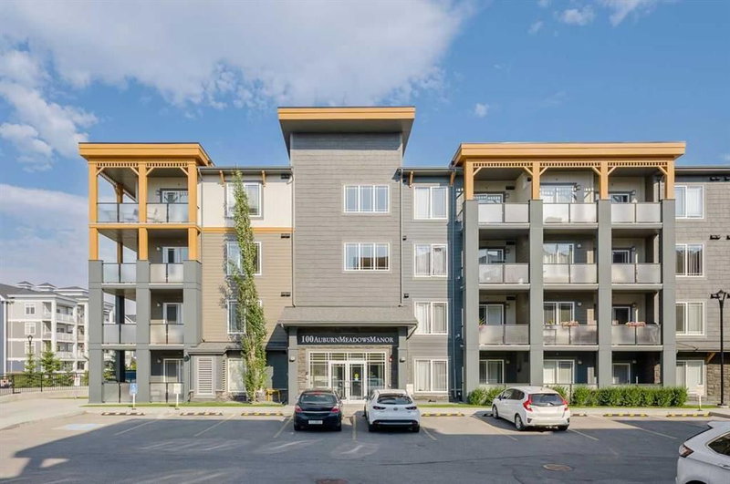 305 - 100 Auburn Meadows Manor SE