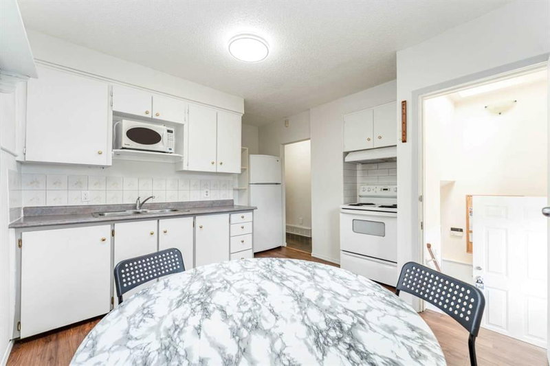 1502 40 Street SE, Forest Lawn — interior photo 5