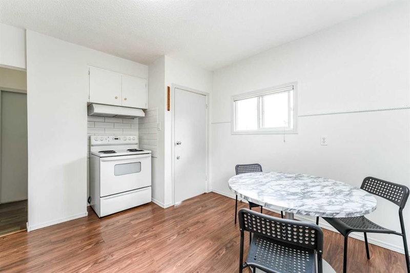 1502 40 Street SE, Forest Lawn — interior photo 6
