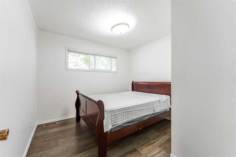 1502 40 Street SE, Forest Lawn — interior photo 7