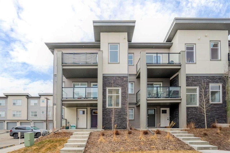 Row/Townhouse at 122 Spring Creek Common SW, Springbank Hill — listing photo
