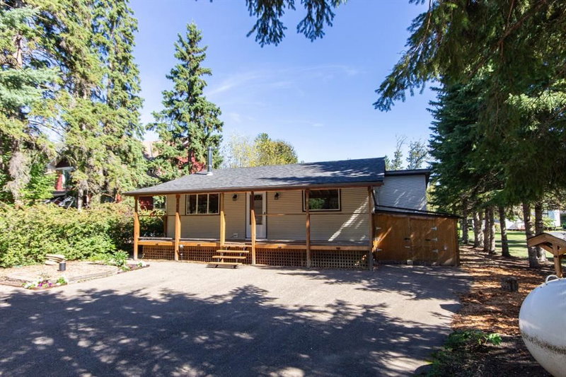 6 Poplar Crescent