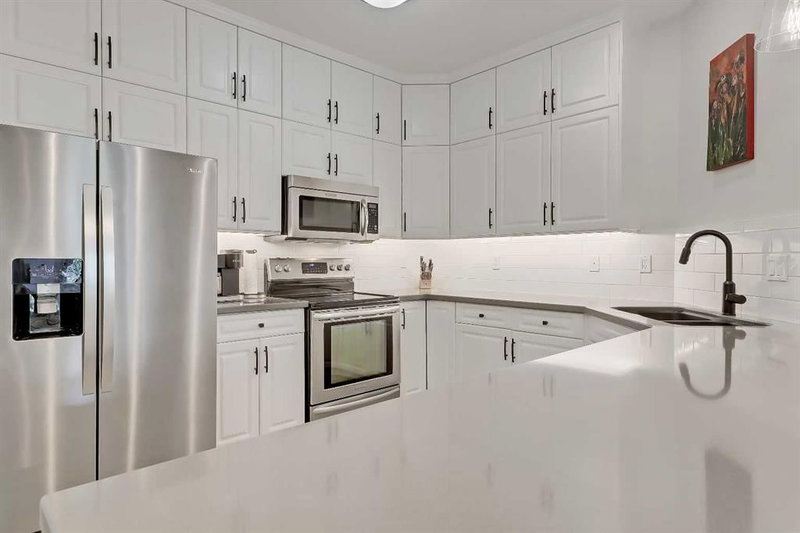 402 - 2419 Erlton Road SW