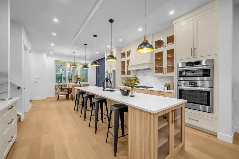 2437 52 Avenue SW, North Glenmore Park — interior photo 7