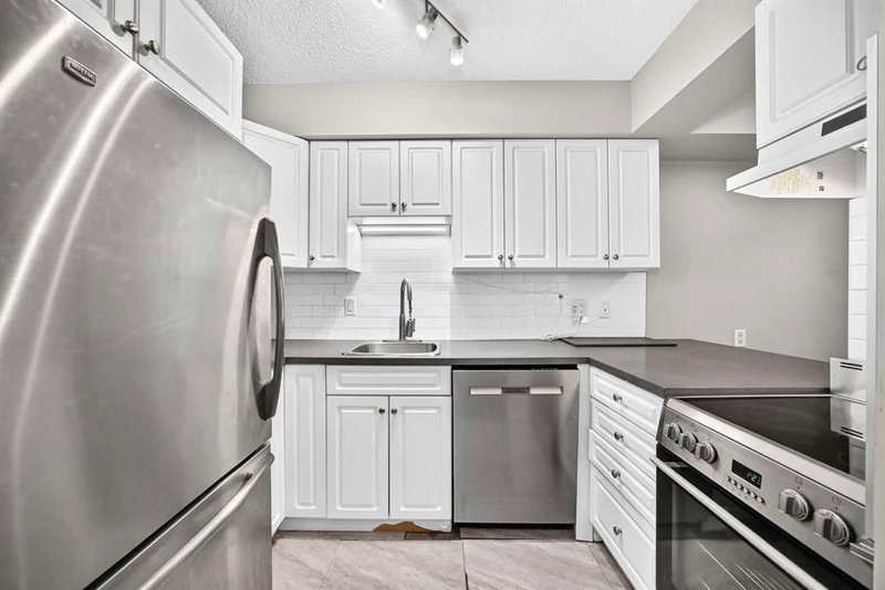 111, 2204 1 Street SW, Mission — interior photo 5