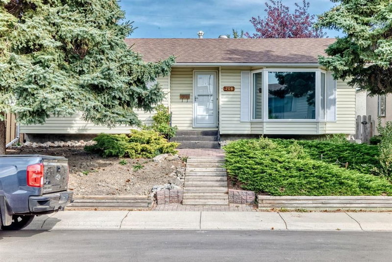 208 Penbrooke Way SE, Penbrooke Meadows — photo 2