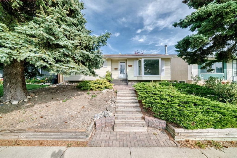 208 Penbrooke Way SE, Penbrooke Meadows — photo 3