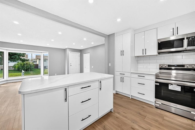 208 Penbrooke Way SE, Penbrooke Meadows — interior photo 6