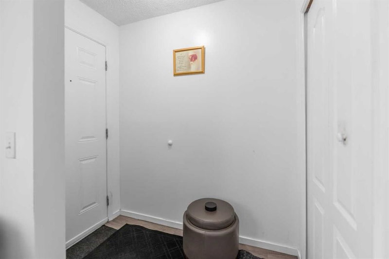 109 Falshire Terrace NE, Falconridge — interior photo 6