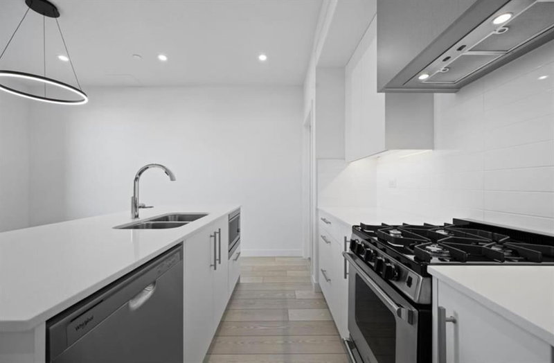 102 - 8370 Broadcast Avenue SW
