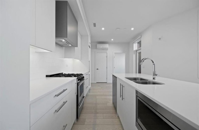 102, 8370 Broadcast Avenue SW, West Springs — interior photo